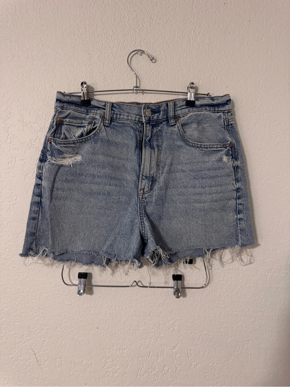 American Eagle Outfitters Light Wash Frayed Denim Shorts